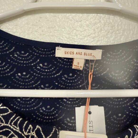 NWT Skies Are Blue Delila Embroidered Split Neck Knit Top Boho Size Small - Picture 4 of 5